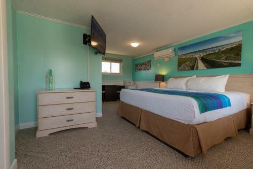 Footbridge Beach Motel