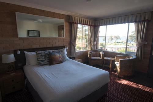 Anchor Bay Motel