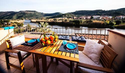 Bosa Apartments "attic On The River"