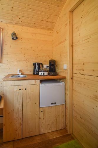 Schatzis Sch�ferwagenhotel Am See