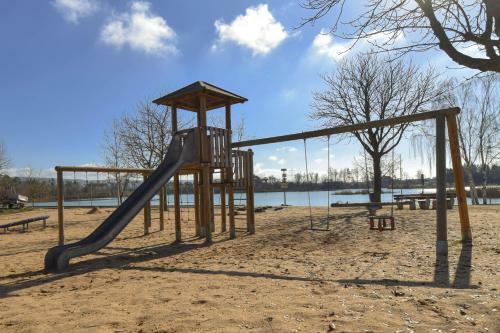 Schatzis Sch�ferwagenhotel Am See