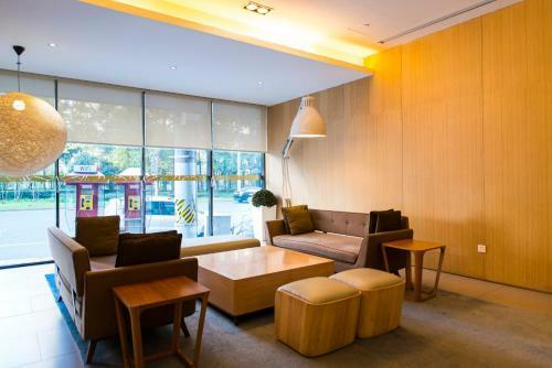 Ji Hotel Zhaojiabang Road