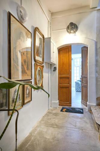 Beautiful Art Lovers Apartment