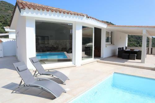 Neues Haus Mit Beheiztem Pool