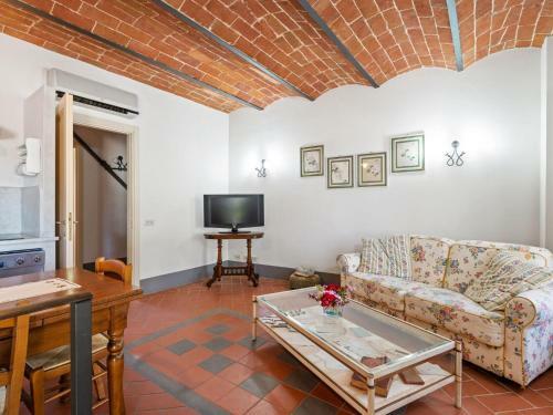 Secluded Apartment In San Miniato With Swimming Pool