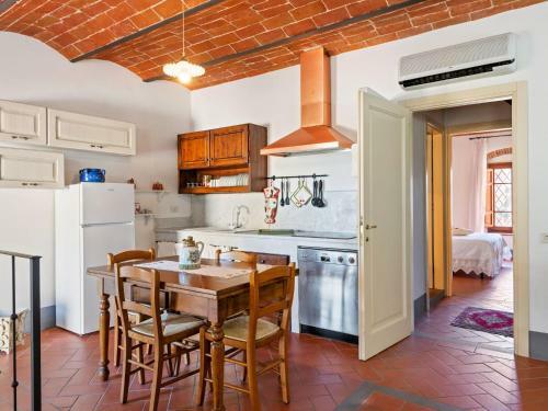 Secluded Apartment In San Miniato With Swimming Pool
