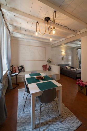 Apartamento Homo Homini Lupus