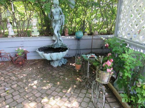 Along River Ridge Bed & Breakfast