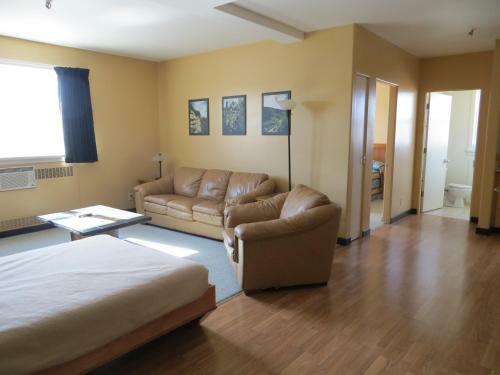 Hotel Athabasca Valley Inn & Suites
