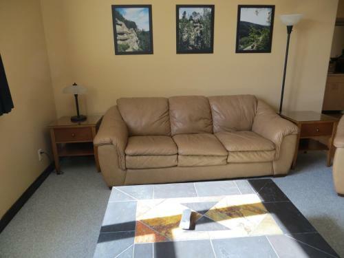 Hotel Athabasca Valley Inn & Suites