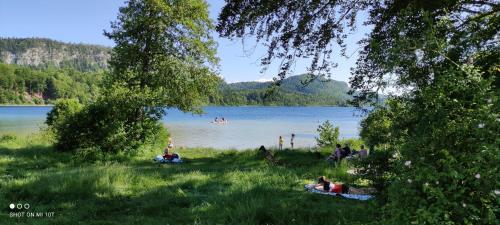 Hostal Le Jura En Toutes Saisons