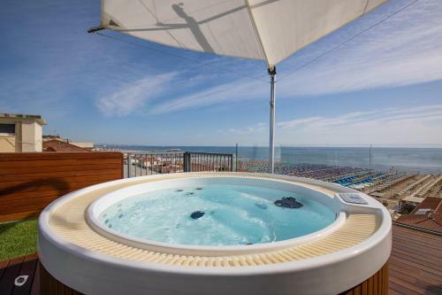 Apartamento Beachfront Penthouse With Jacuzzi And Private Parking