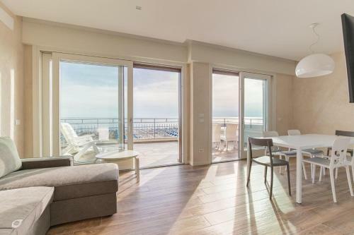 Apartamento Beachfront Penthouse With Jacuzzi And Private Parking