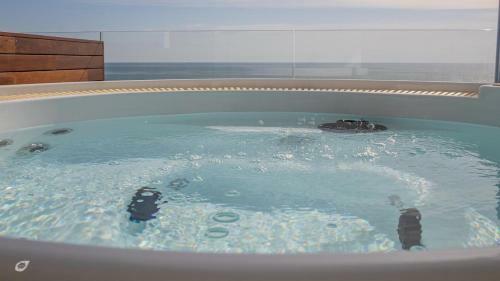 Apartamento Beachfront Penthouse With Jacuzzi And Private Parking