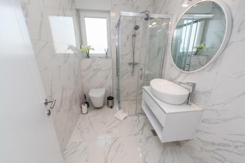 Apartments & Rooms Pool Villas Maris B