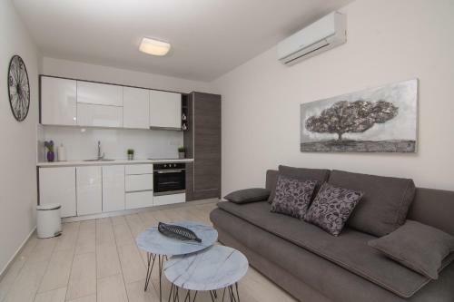 Apartments & Rooms Pool Villas Maris B