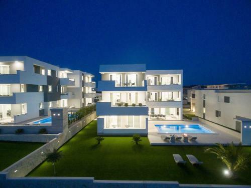 Apartments & Rooms Pool Villas Maris B