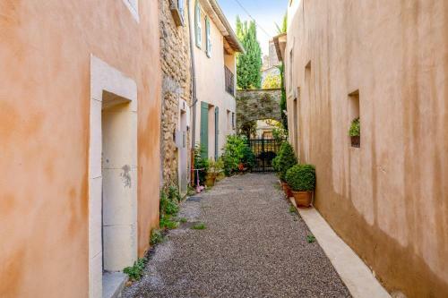 Maison De Village