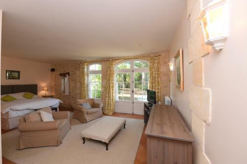 Villa Beautiful Character Stone Property