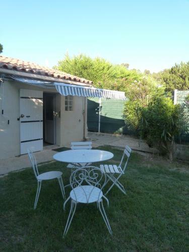 "a Deux Pas de La Montagnette", Mazet Provencal 4 Personnes