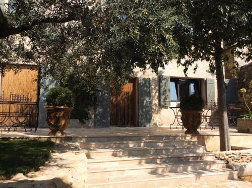 Hostal Les Terrasses de Boulbon B&B