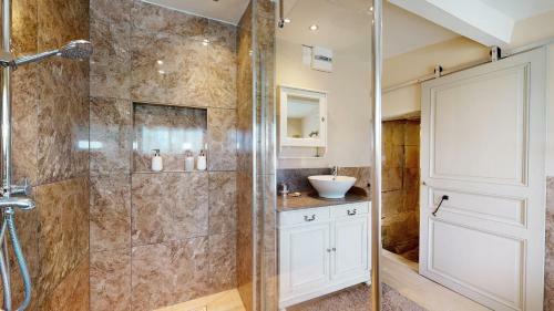 Villa Le Pavillon: Refuge Reposant, Exclusif, Au Ch�teau
