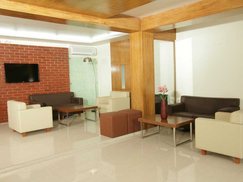 Richmond Hotel & Suites