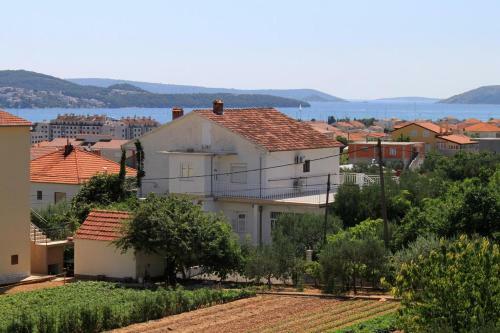 Apartments With A Parking Space Trogir - 9209