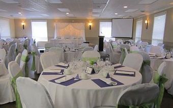 Hotel Red Pine Inn & Conference Centre
