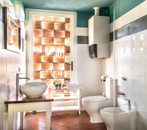 Casale Rinnovato Immerso Nella Campagna Con Splendida Piscina E Jacuzzi
