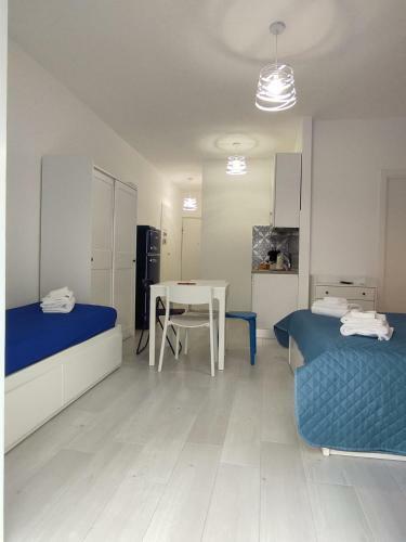 Blue Moon Apartments