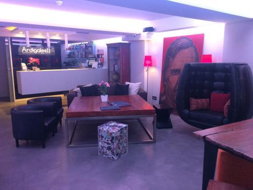 Hostal Ardigales 11