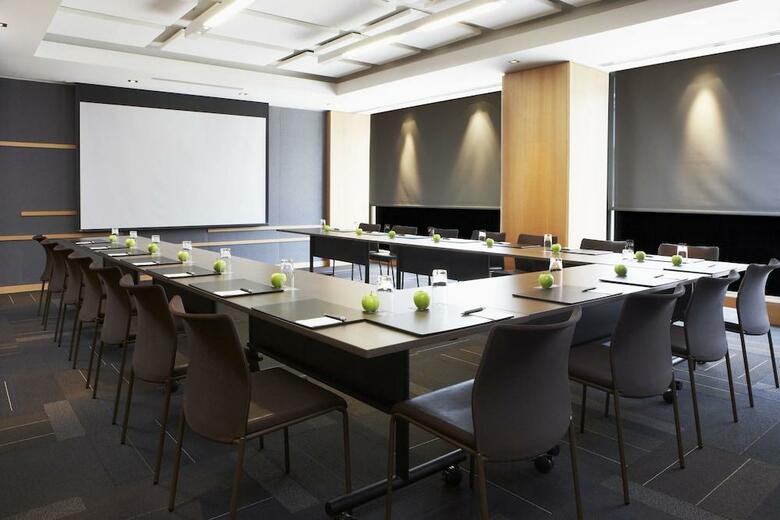 Hotel Le Germain Maple Leaf Square