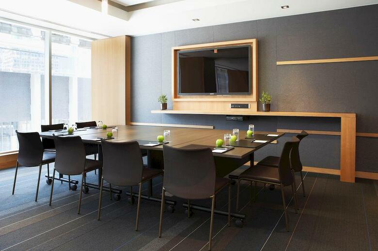Hotel Le Germain Maple Leaf Square