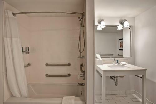 Hotel Four Points By Sheraton Peoria Downtown