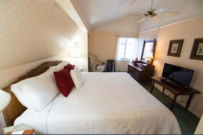 Bed & Breakfast Bath Street Inn