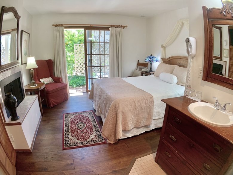 Bed & Breakfast Bath Street Inn