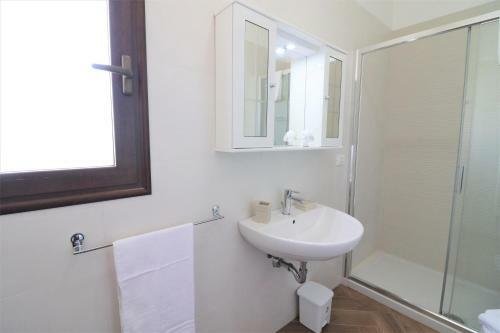 Hostal Room In Bb - Triple Comfort Pink Grapefruit