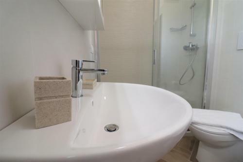 Hostal Room In Bb - Triple Comfort Pink Grapefruit