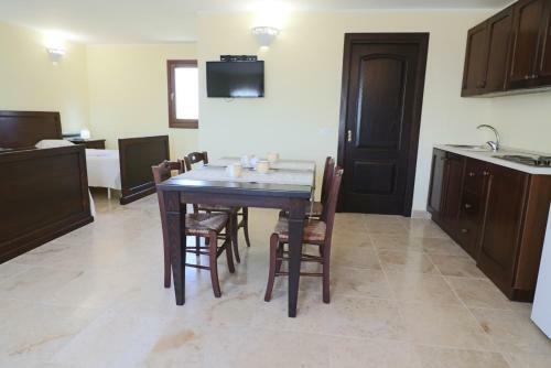 Hostal Room In Bb - Triple Deluxe Attic Of Citrus