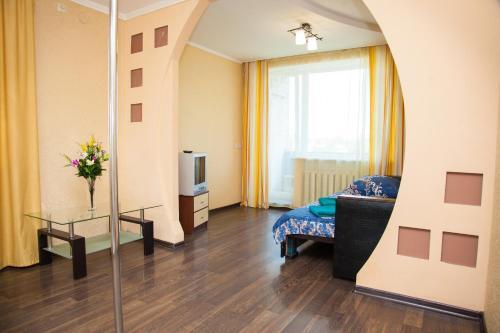 Semi-luxury Apartment On Dunayskaya 35