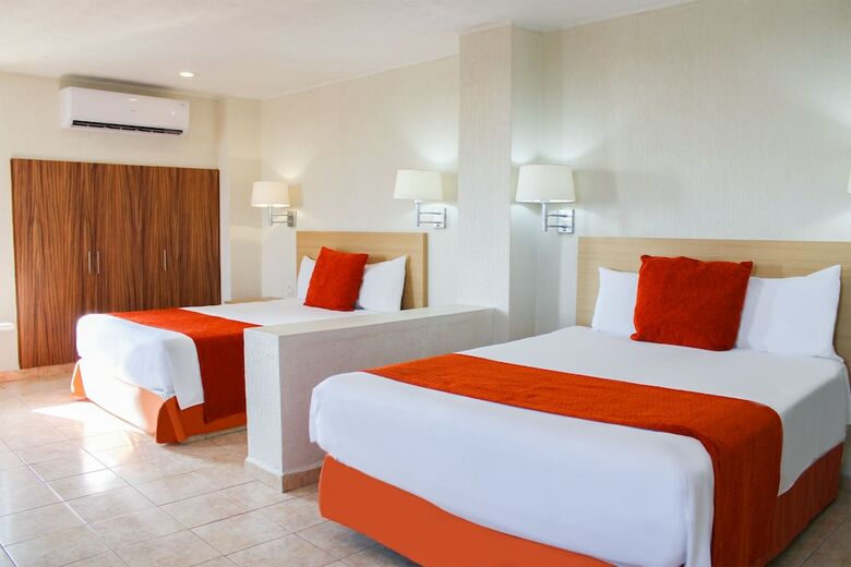 Hotel & Suites Real Del Lago
