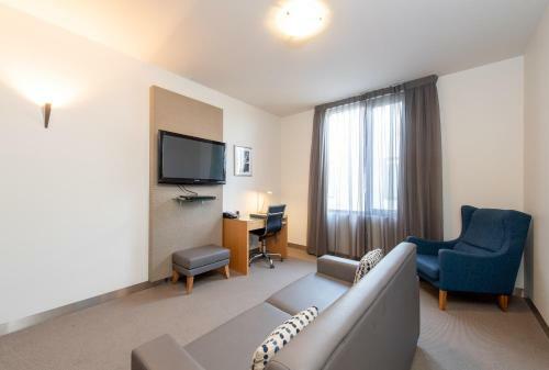 Mawson Lakes Hotel