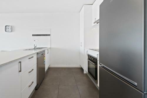 Executive And Spacious 2-bed Apartment With Balcony