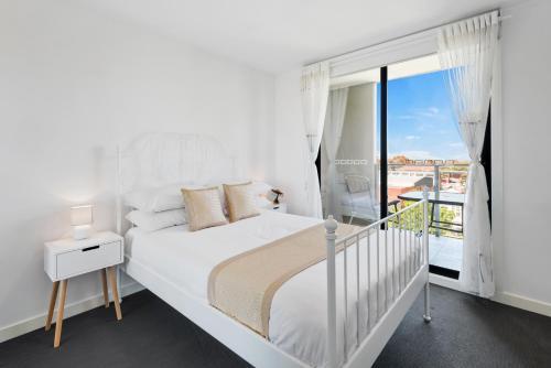 Executive And Spacious 2-bed Apartment With Balcony
