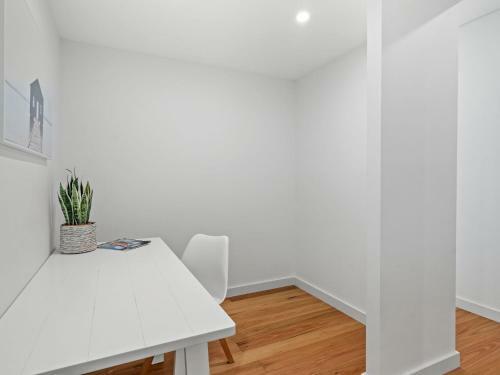 Sea Breeze On Campbell Unit 2 At 7 Campbell Cres