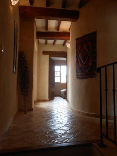 La Maison Derri�re La Fontaine