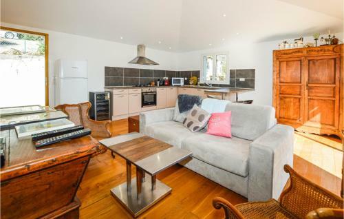 Beautiful Home In Chisa With 1 Bedrooms