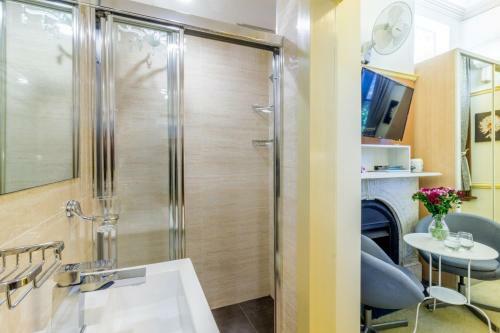 Superb Surry Hills Studio Room - Great Location