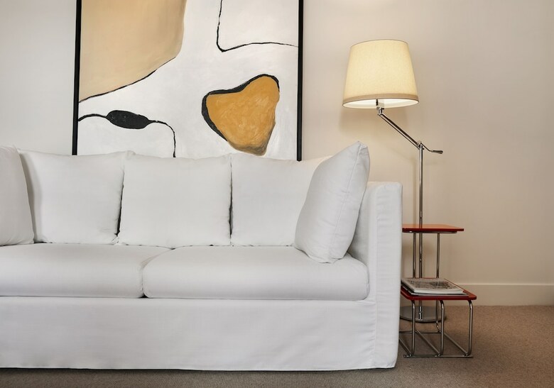 Hotel Carlyle Suites